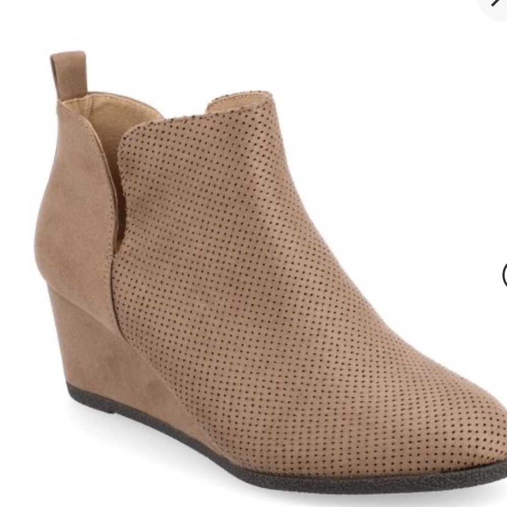 Journee Collection Womens Mylee Pull On Wedge Booties 6.5 like new